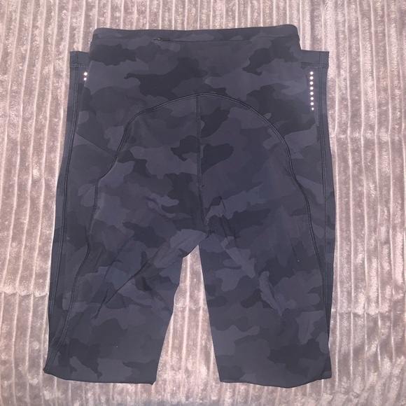 Lulu lemon black camo leggings - Picture 3 of 4